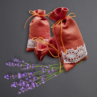 Lavandas ziedi lina maisiņā – 20 g (lielais) | oranžais ar mežģīni